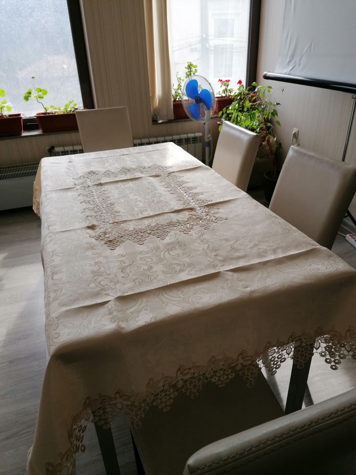 013 Луксозна покривка 150/220. Покривки за маса.