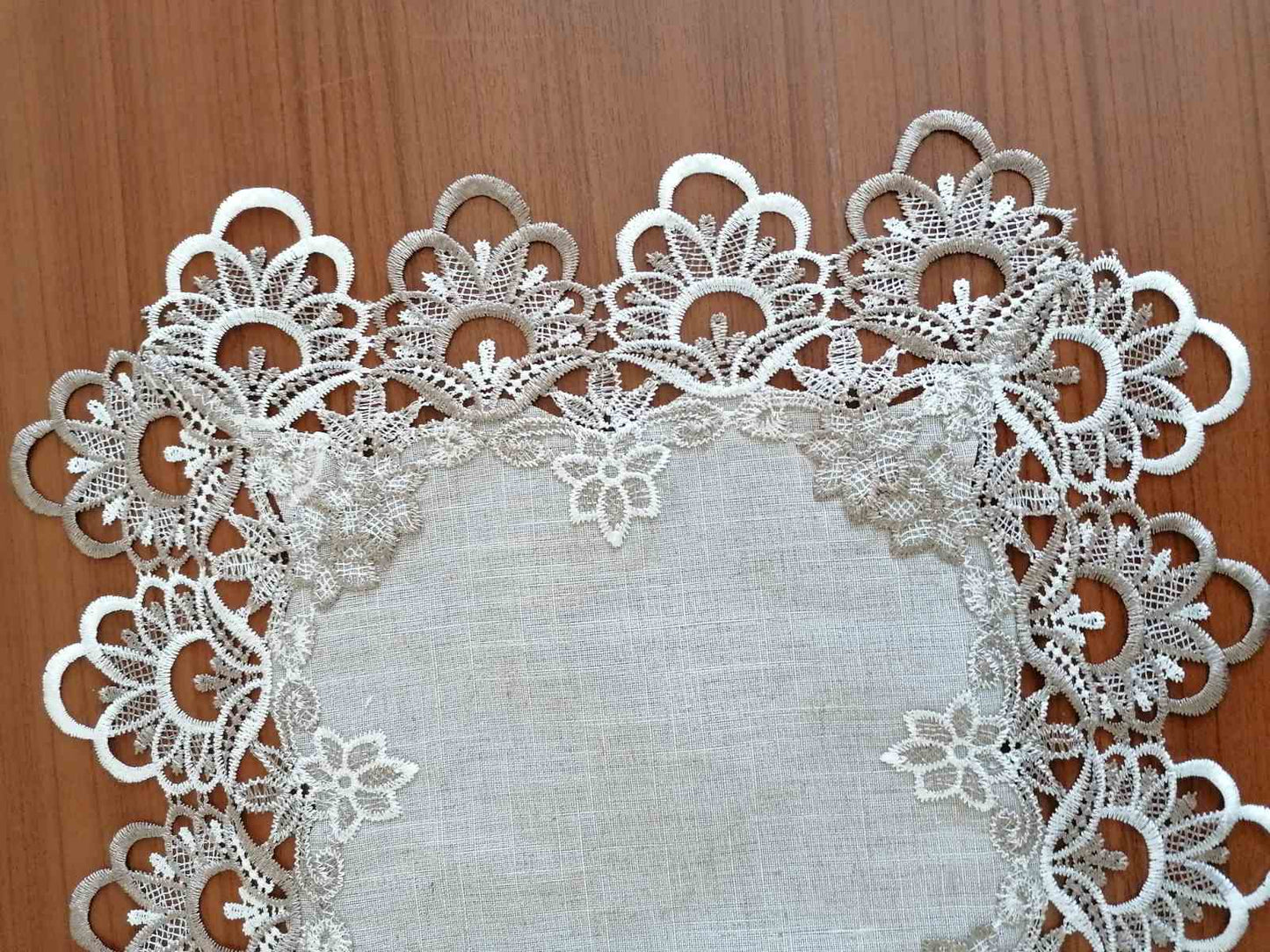 6384 Луксозна покривка- каре -тишлайфер за маса 40/85