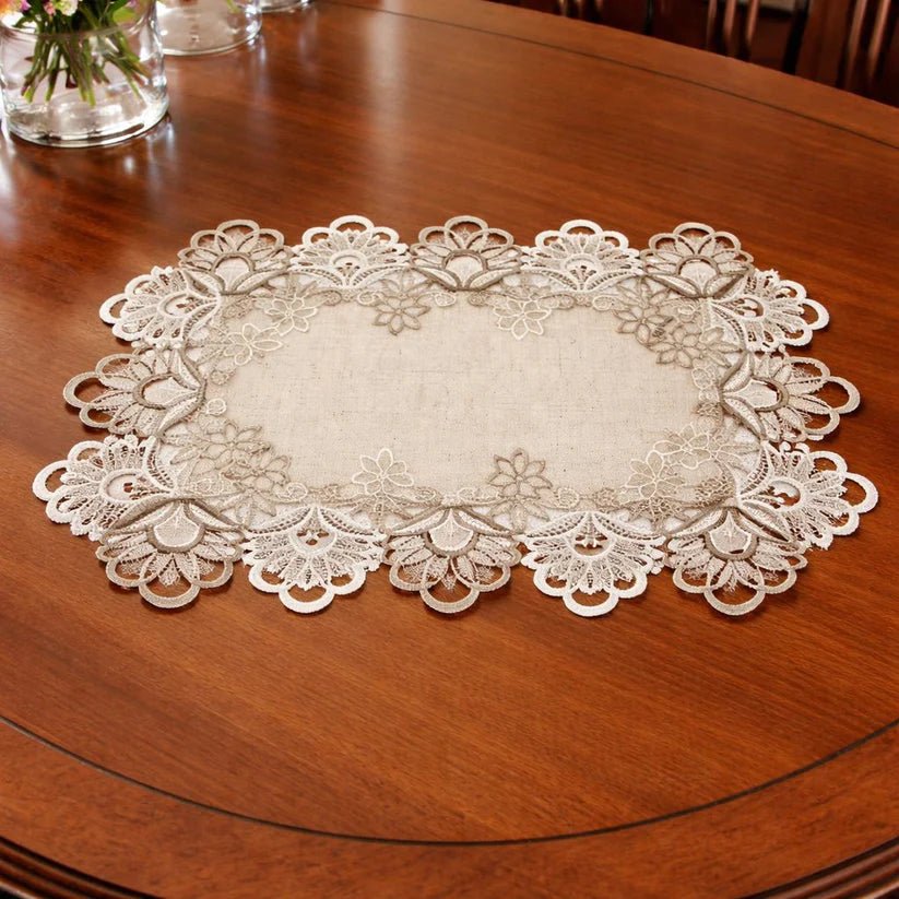 6384 Луксозна покривка- каре -тишлайфер за маса 85/85