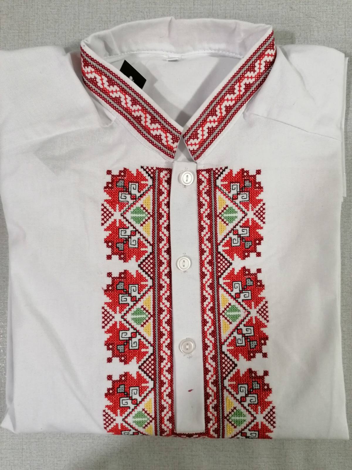 2617 Бяла мъжка бродирана риза