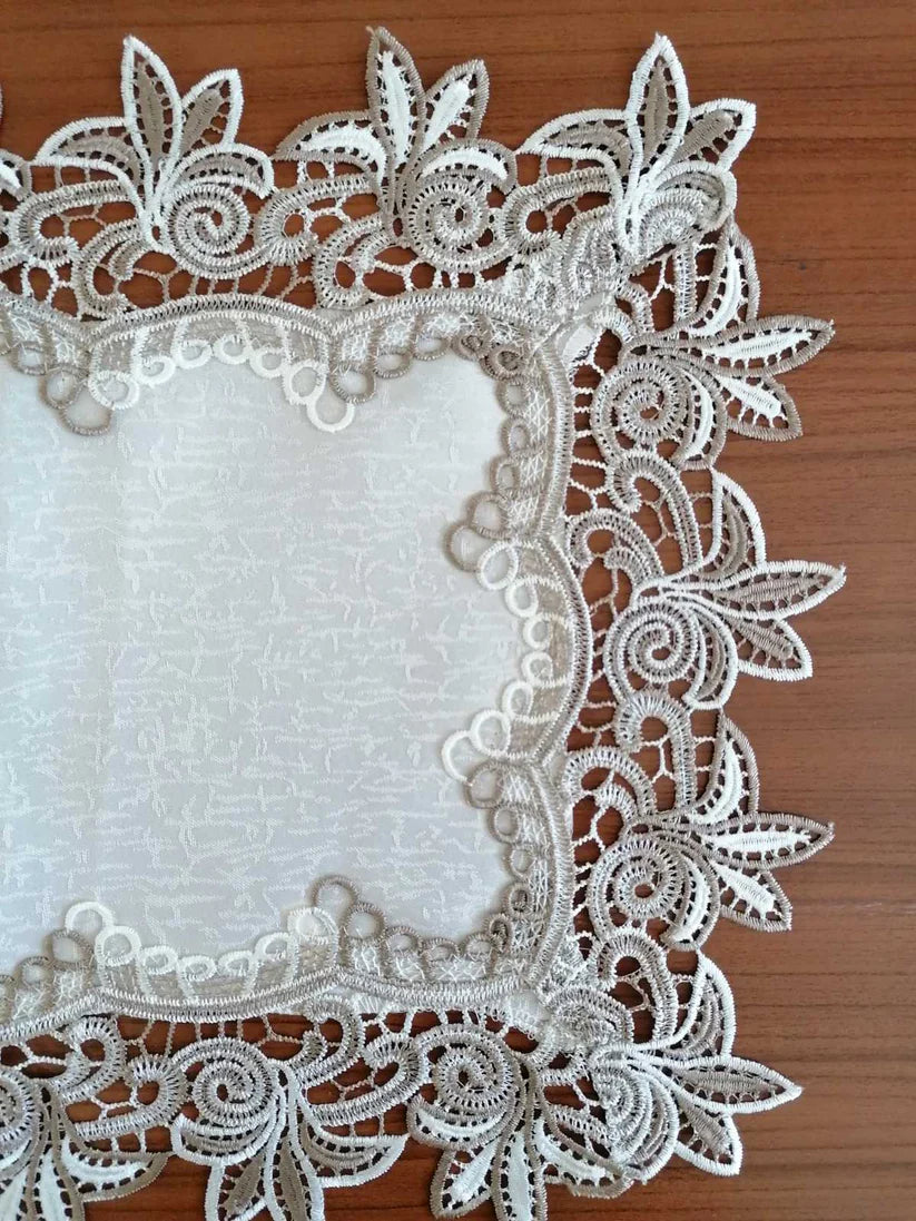 8343 Луксозна покривка - каре - тишлайфер за маса 85/85