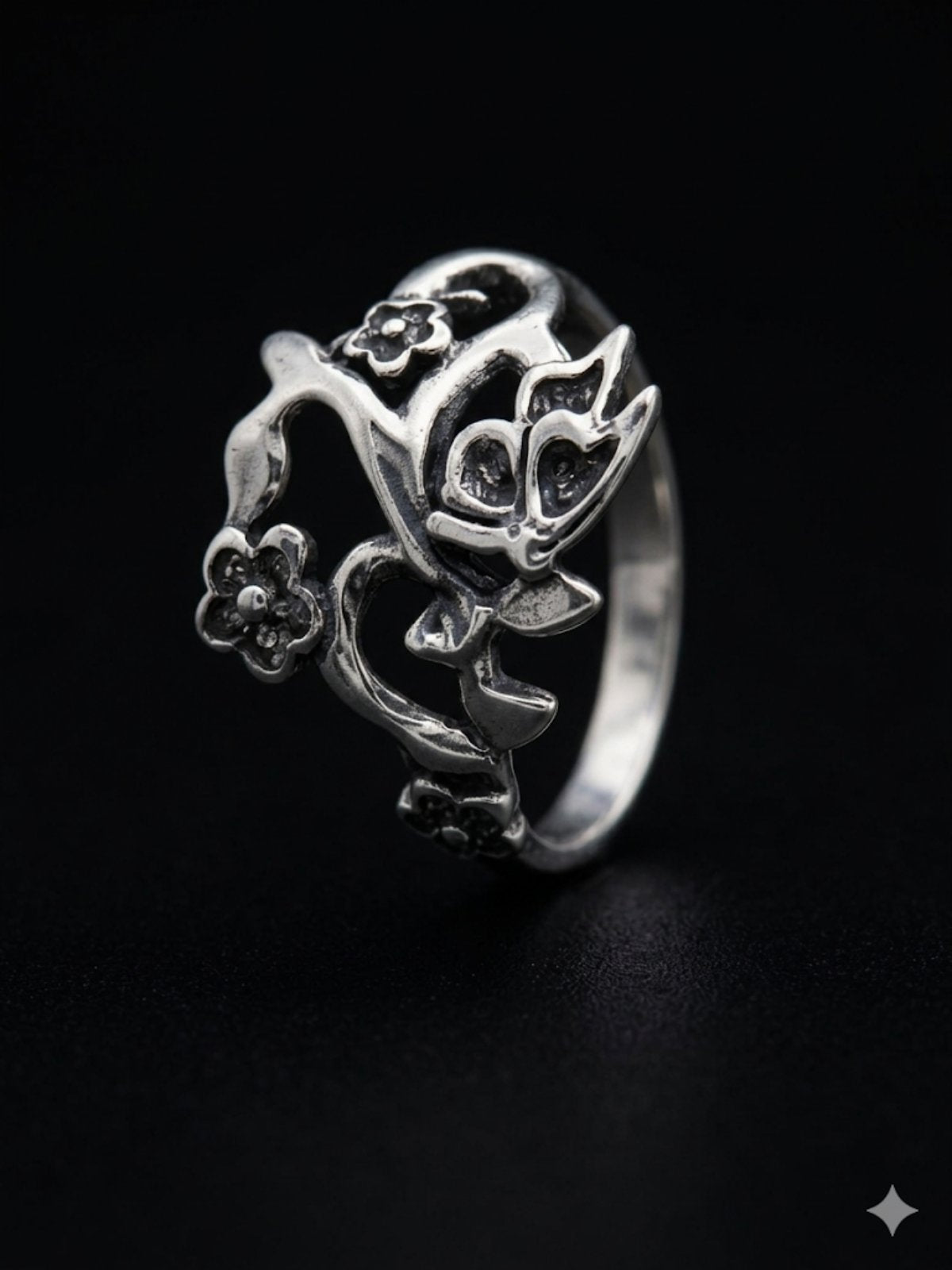 8000627 Сребърна бижутерия от България