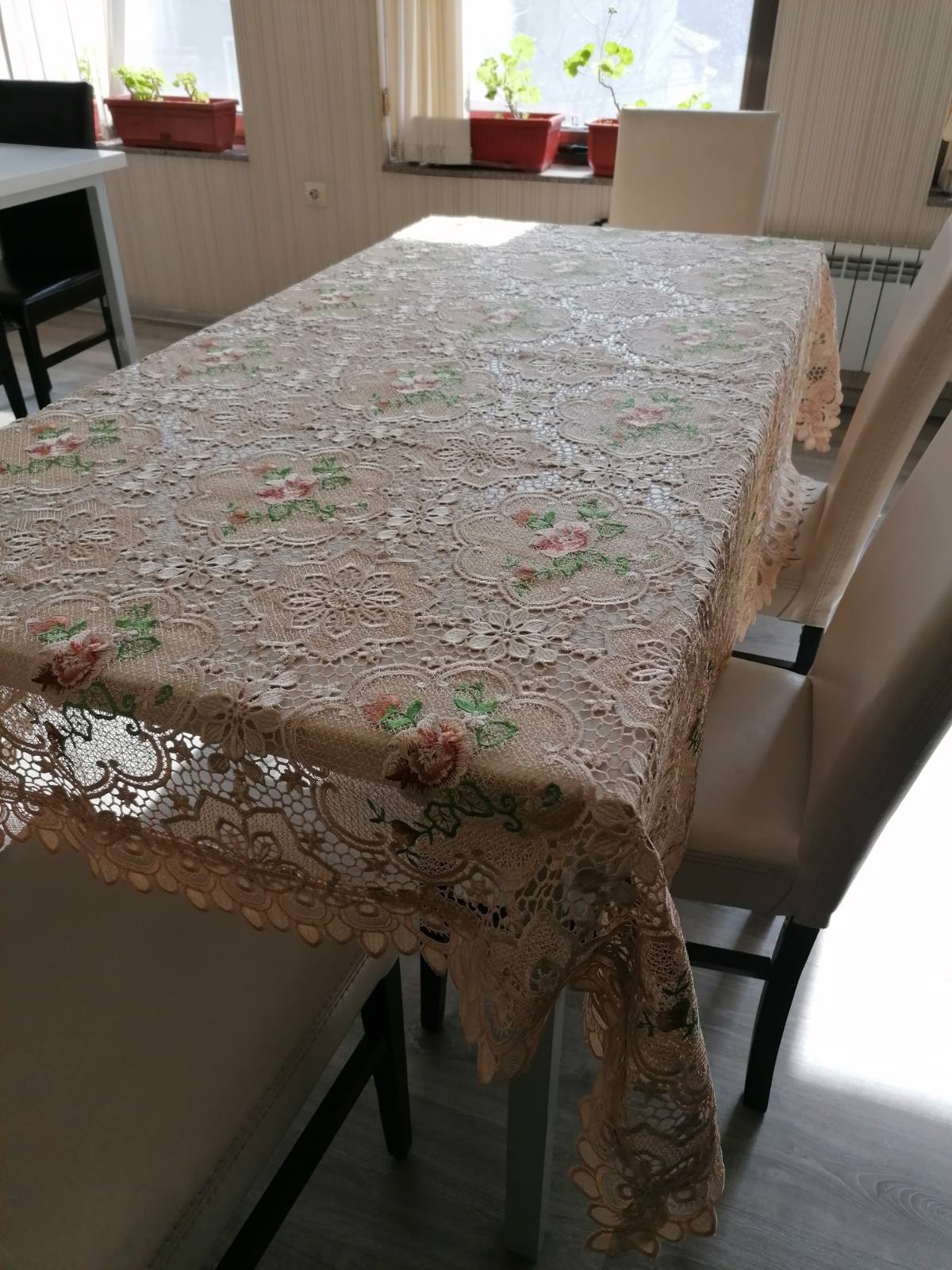 011 Луксозна покривка 150/220 Покривки за маса.