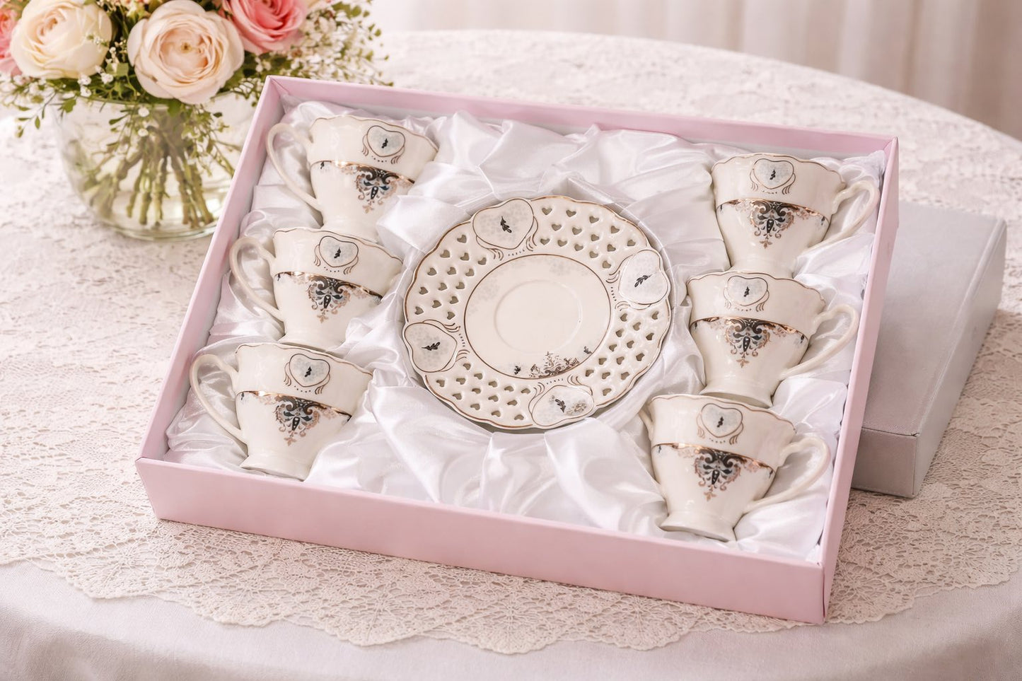 79028726 Луксозен сервиз за кафе с кант дантела