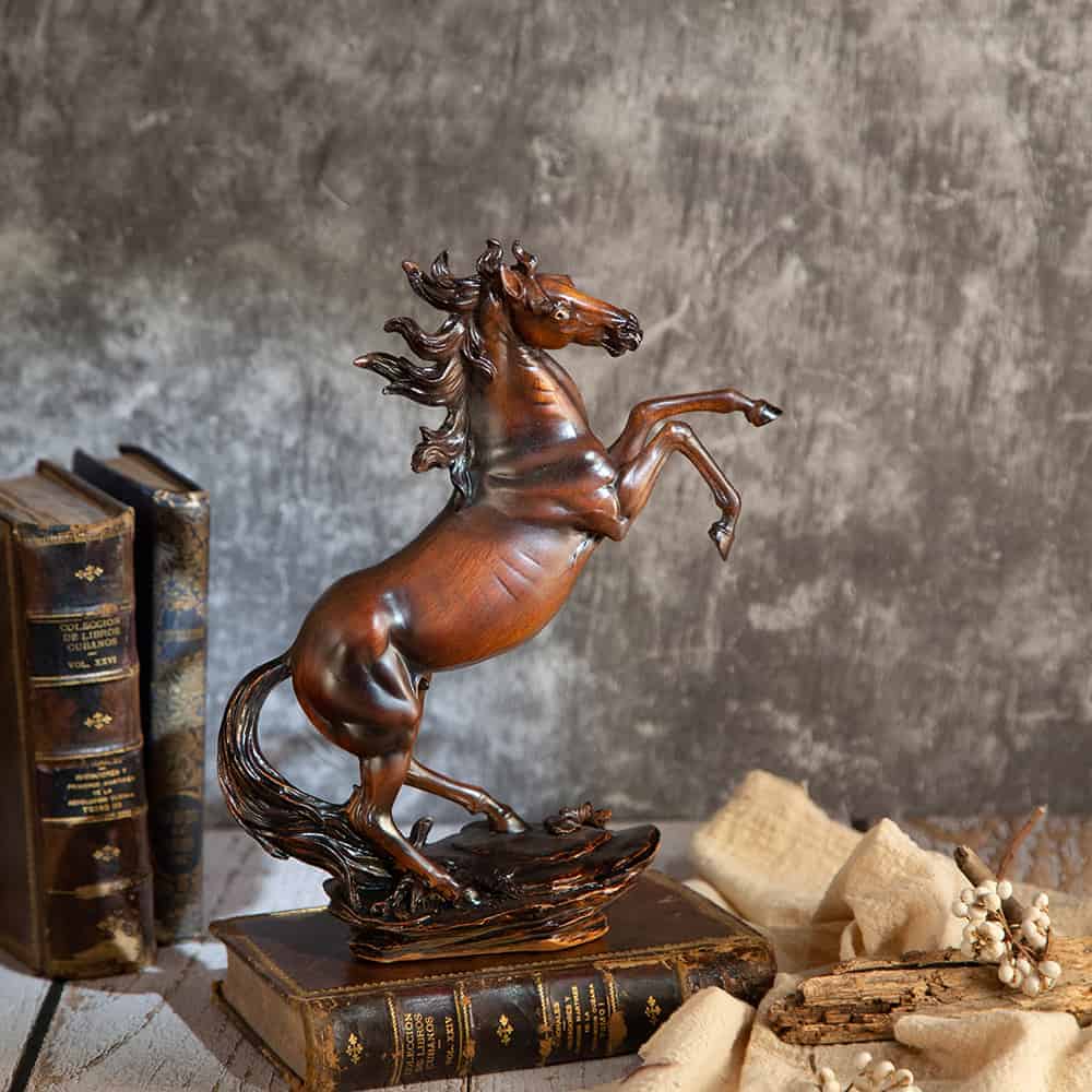 81025960 : Decorative statuette medium horse