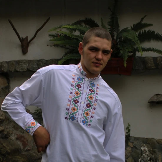 24033 Бяла мъжка бродирана риза