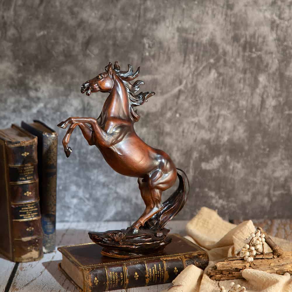 81025960 : Decorative statuette medium horse