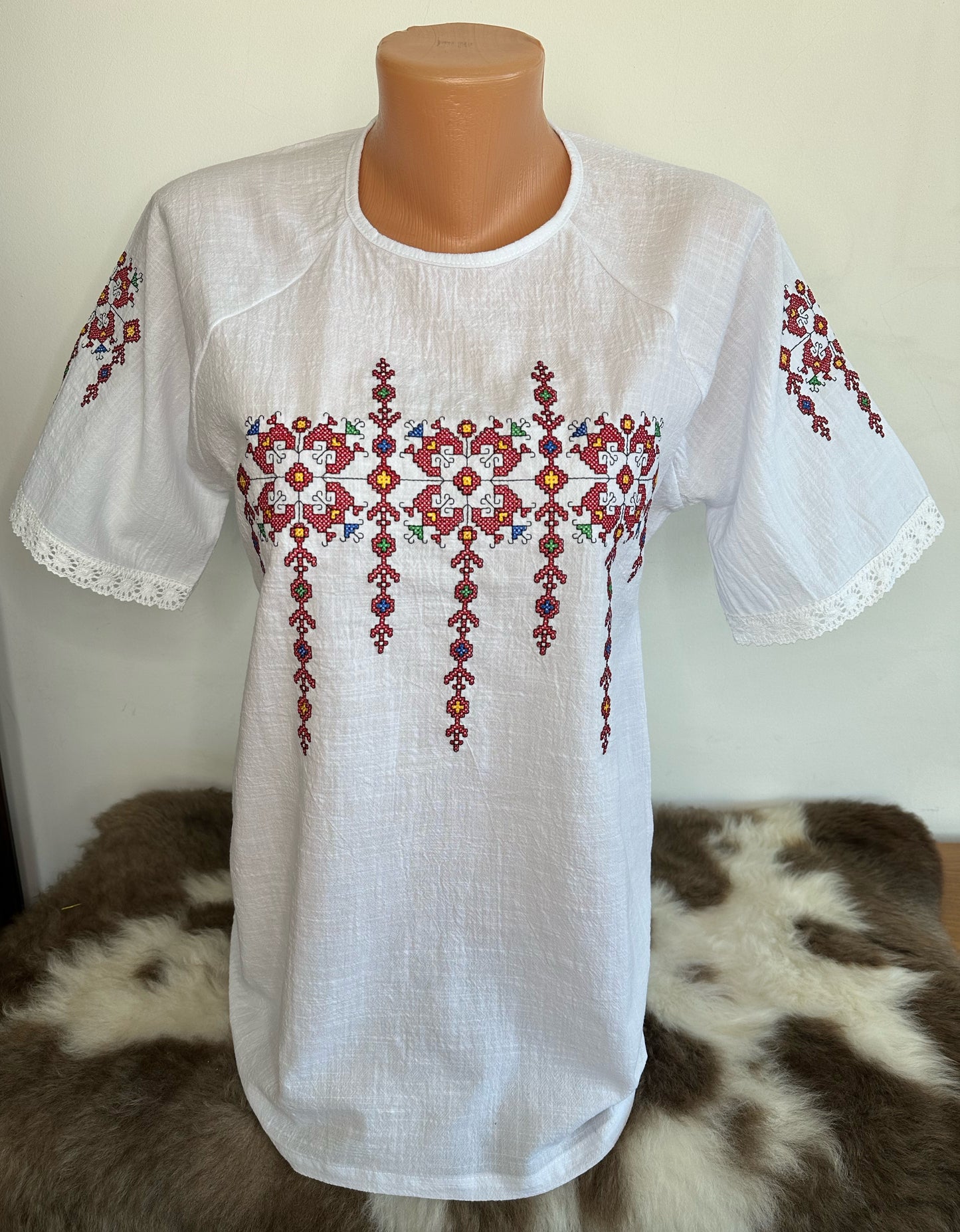 Embroidered shirt “Yanitsa” - White