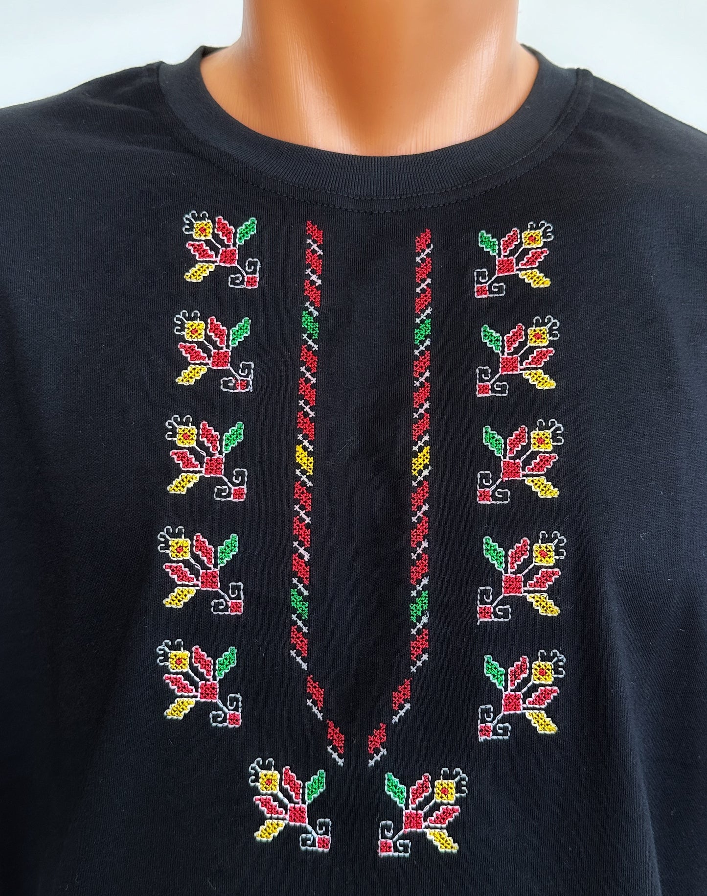Men's T-shirt with embroidery - Black