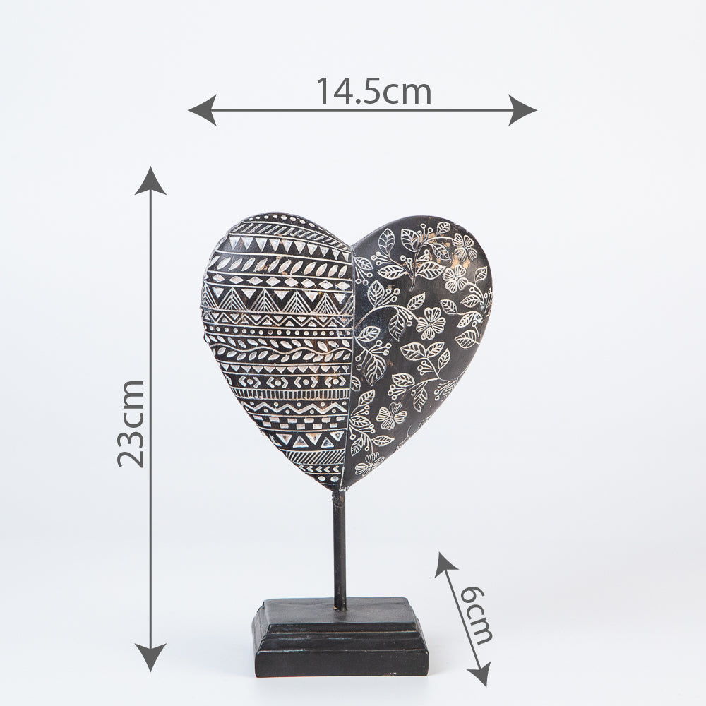 81027993 : Decorative heart statuette from the Mystical Africa series