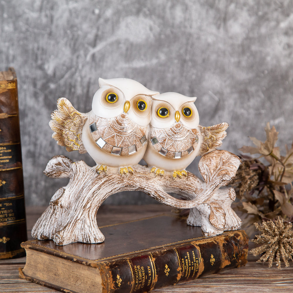 81032508 : Decoration – Two perched owls