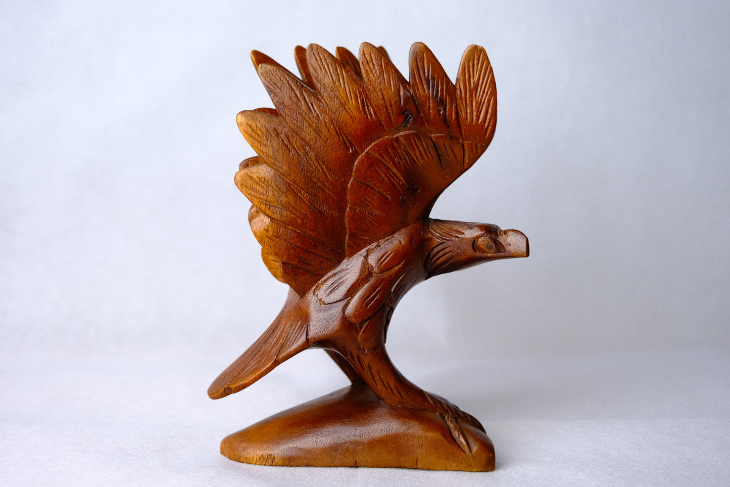 7101914 Орел от дърво