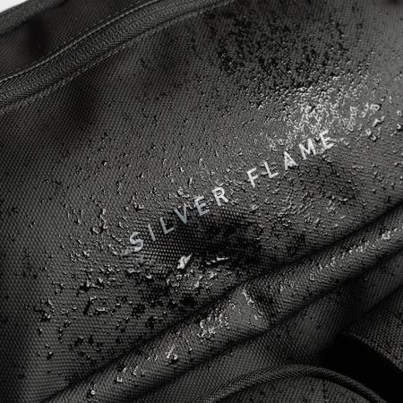 K002: Черна раница за лаптоп 15,6" Silver Flame