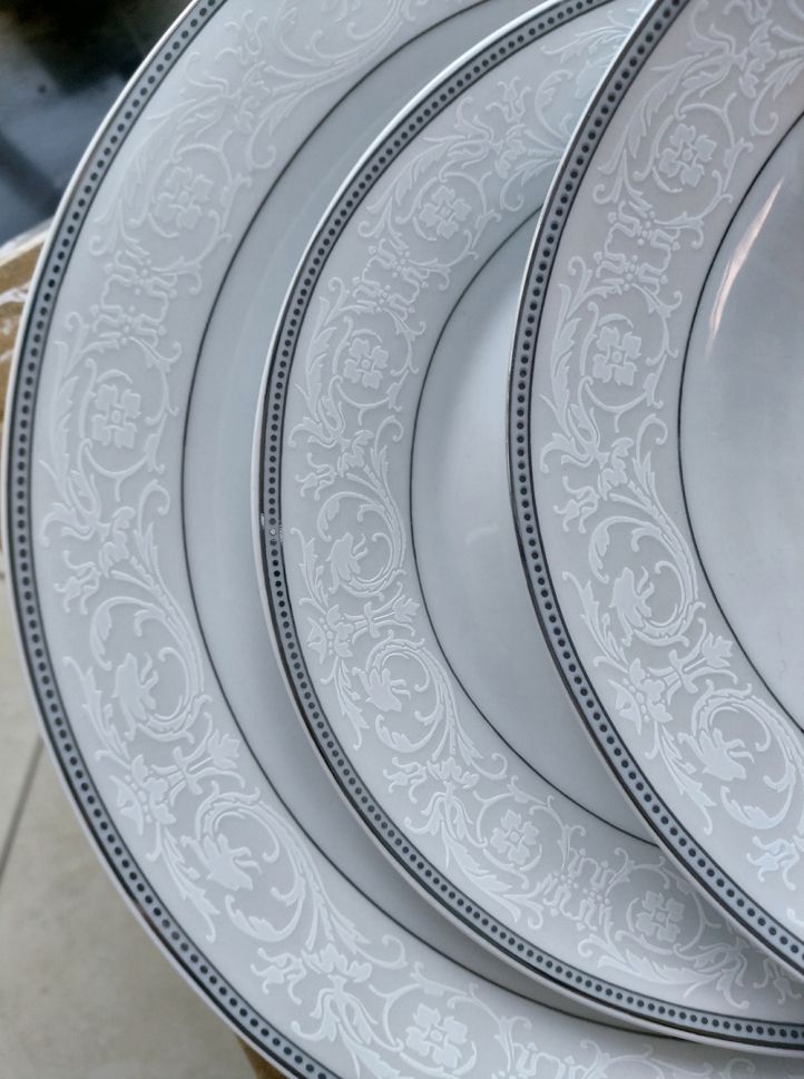 691015196820 : Сервиз 19 ч. White & Silver by Morello 01-10005
