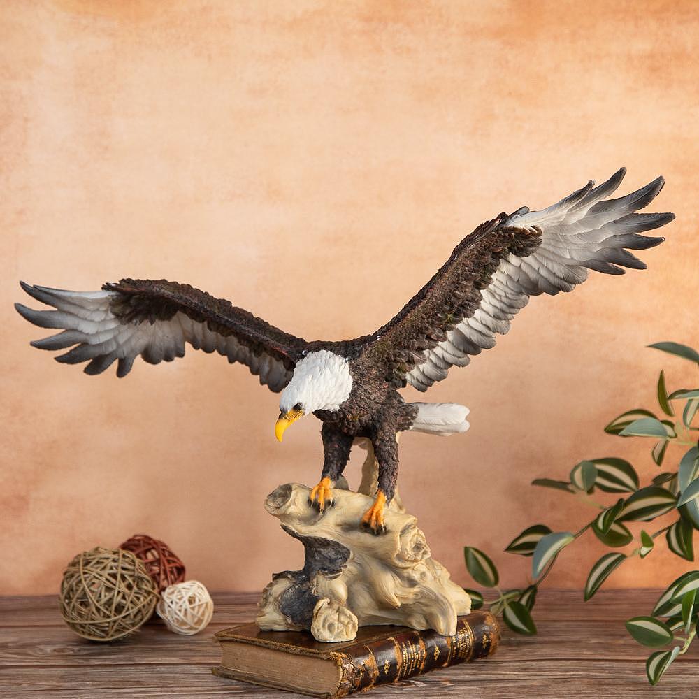 81033799 Decorative statuette - Eagle in flight over rocks