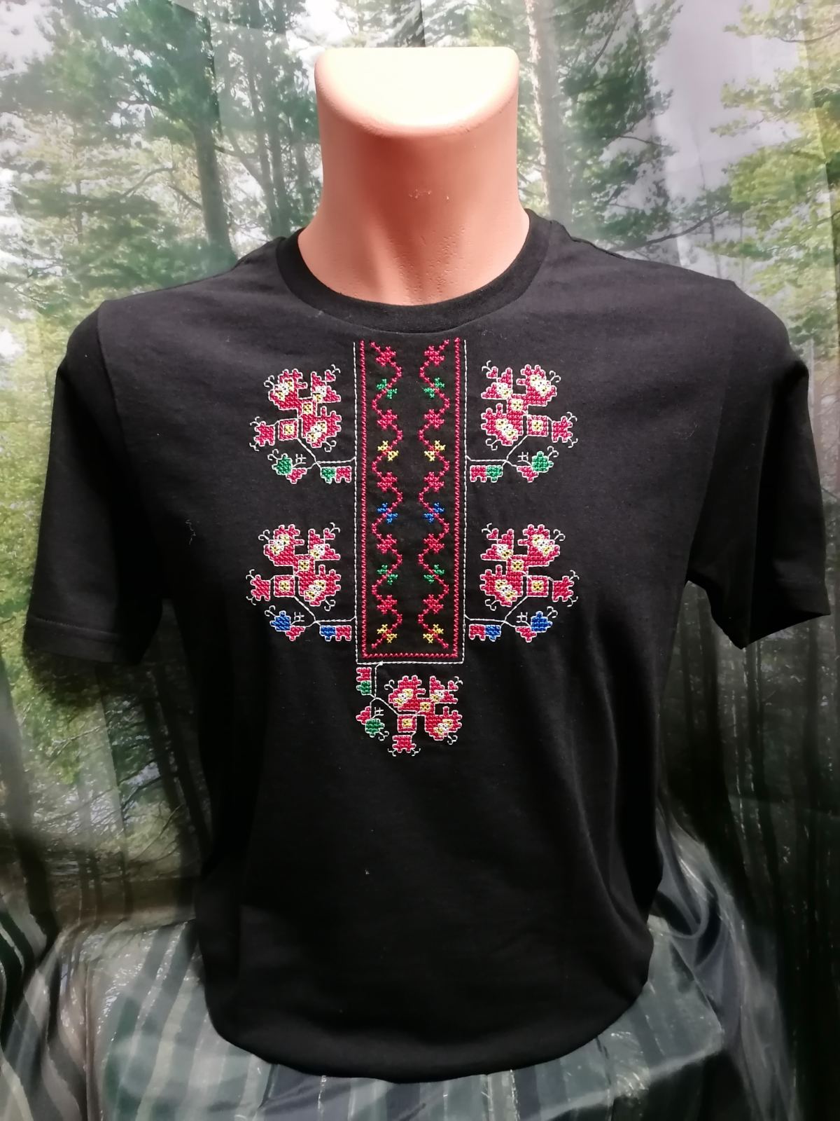 Men's black T-shirt with Gabrovo embroidery