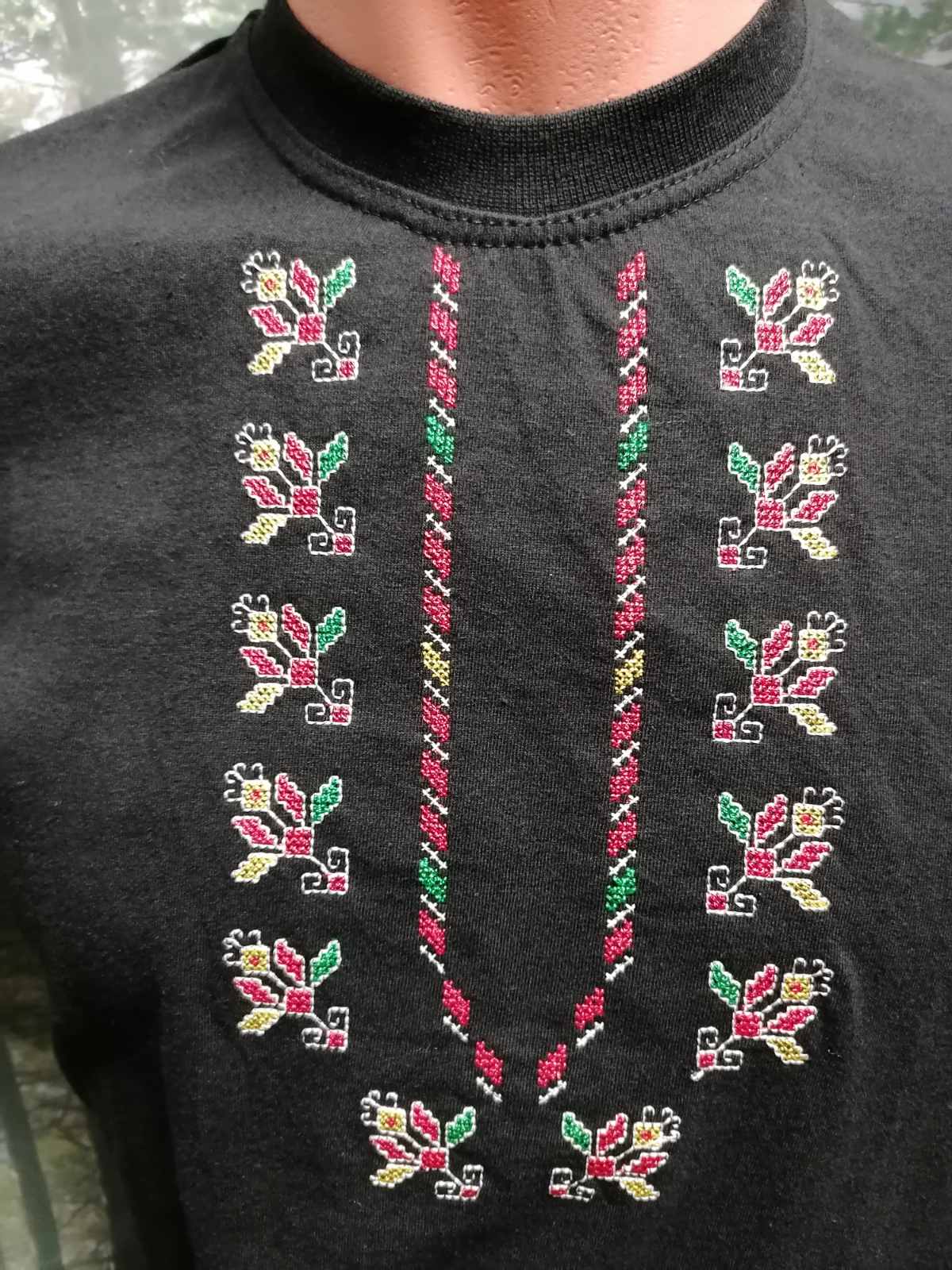 Men's T-shirt with embroidery - Black