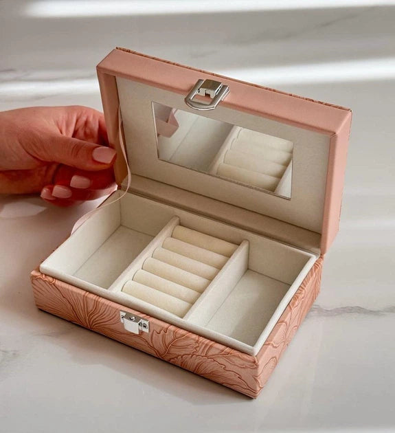 300696 Кутия за бижута- кожа