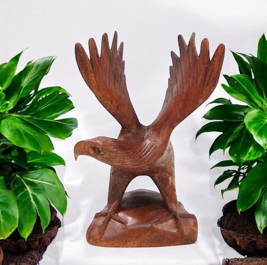 7101914 Орел от дърво