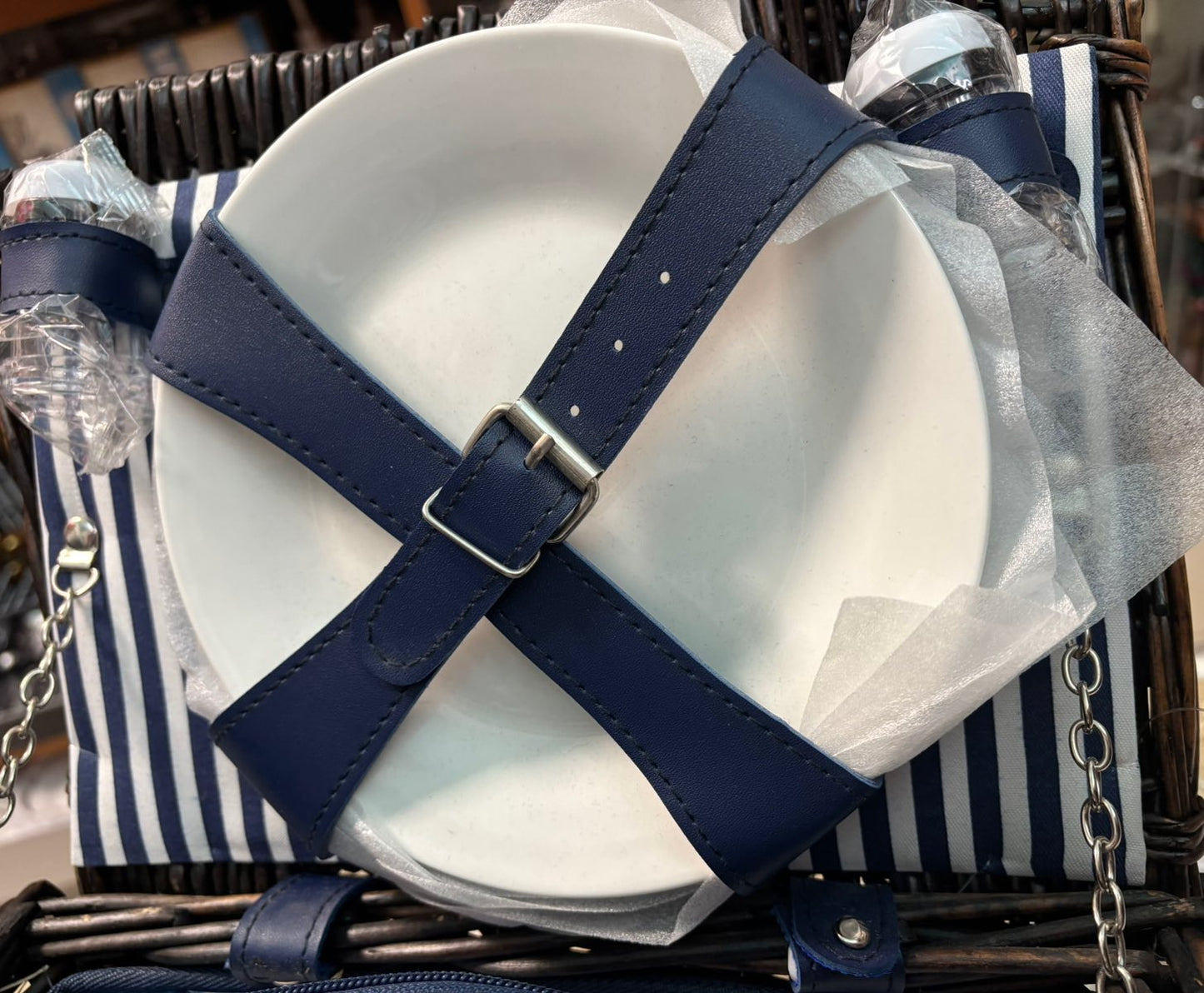 86030193 Кошница за пикник за четирима