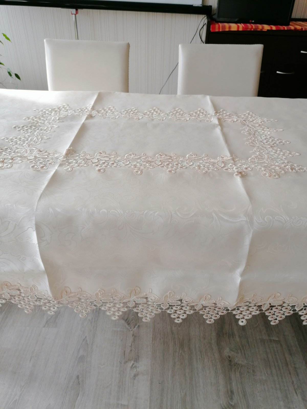 013 Луксозна покривка 150/220. Покривки за маса.