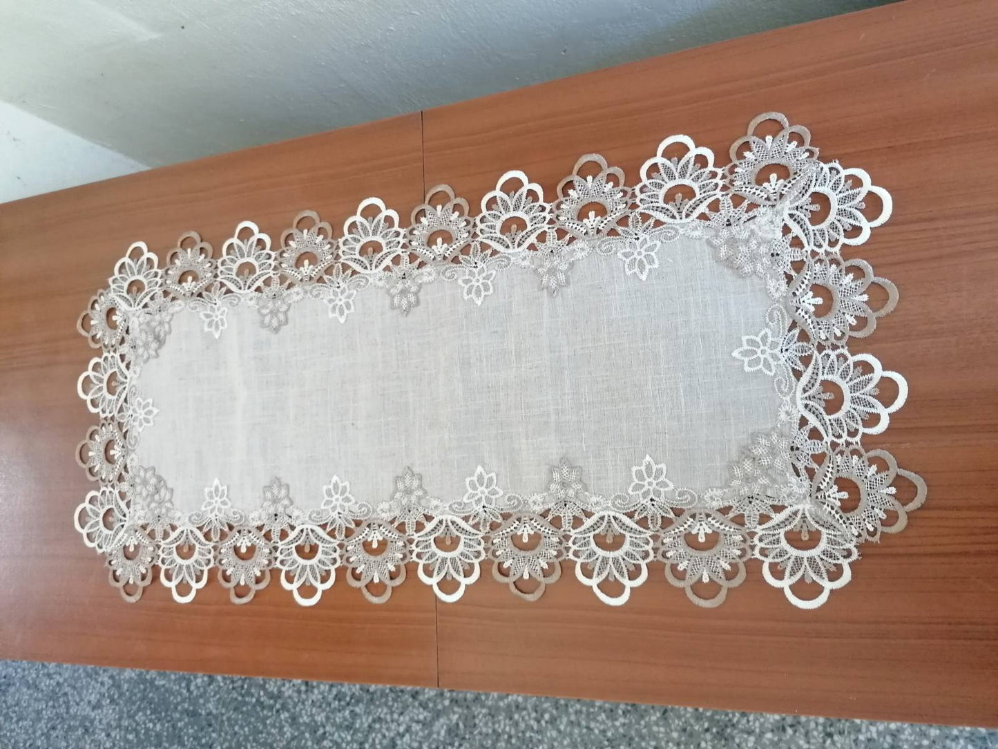 6384 Луксозна покривка- каре -тишлайфер за маса 40/85