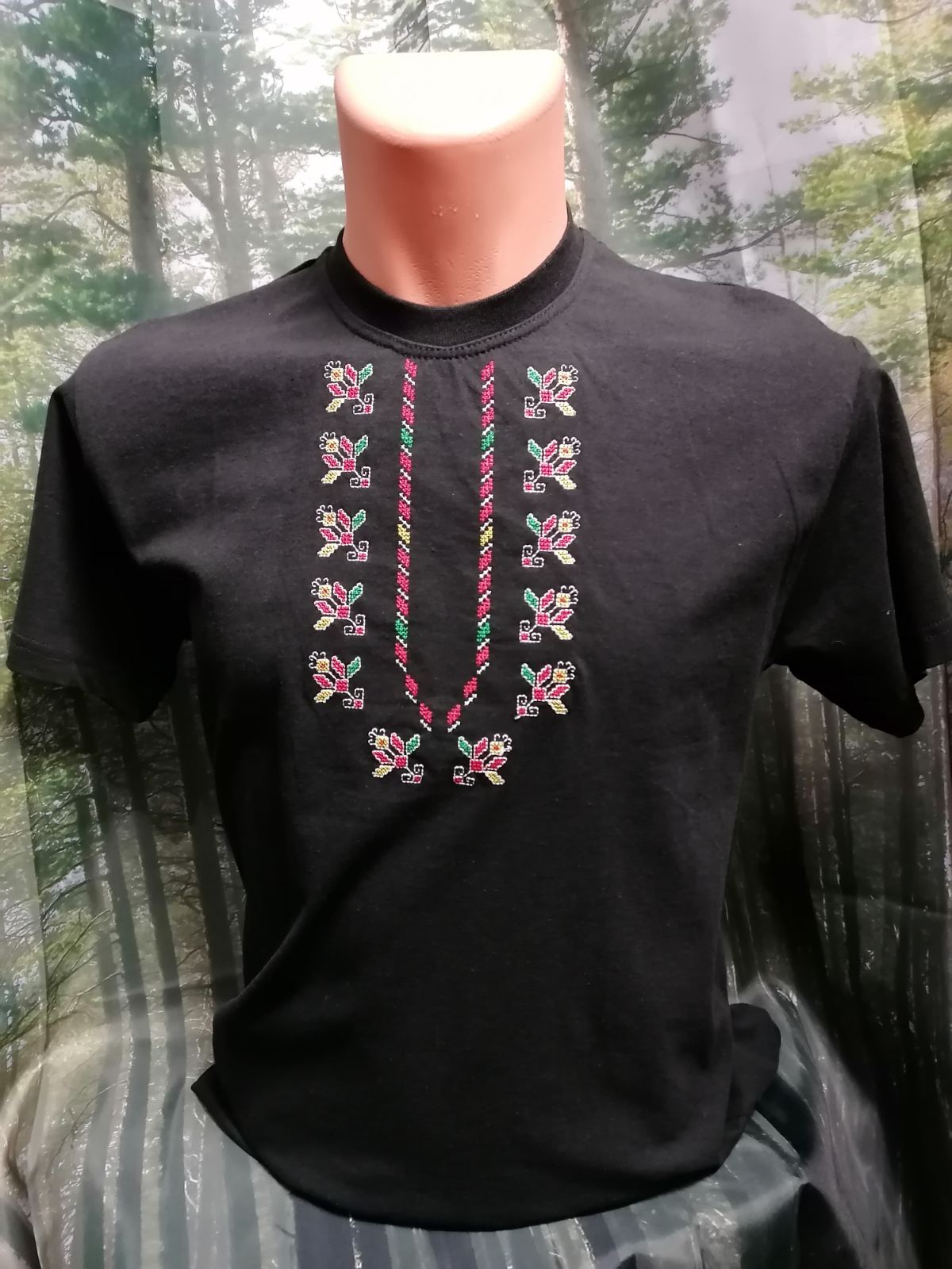 Men's T-shirt with embroidery - Black