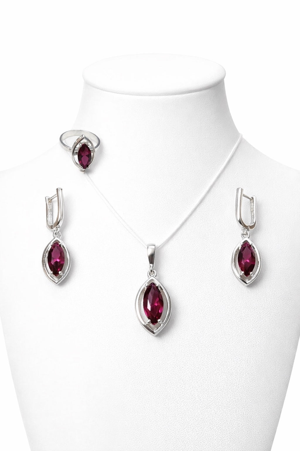 K 3289 / 491 Сребърни бижута с камък рубин. Сребро и рубин