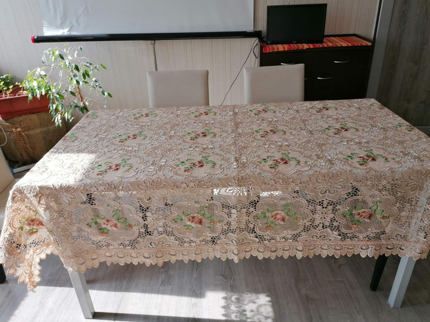 011 Луксозна покривка 150/220 Покривки за маса.