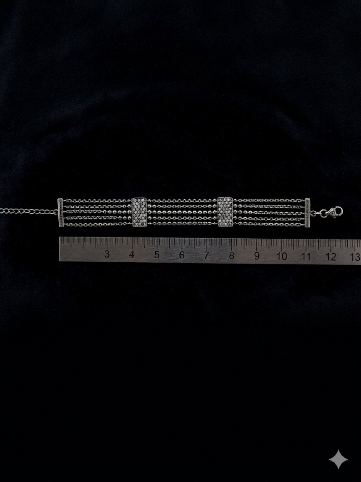 8000120 Сребърна бижутерия от България.