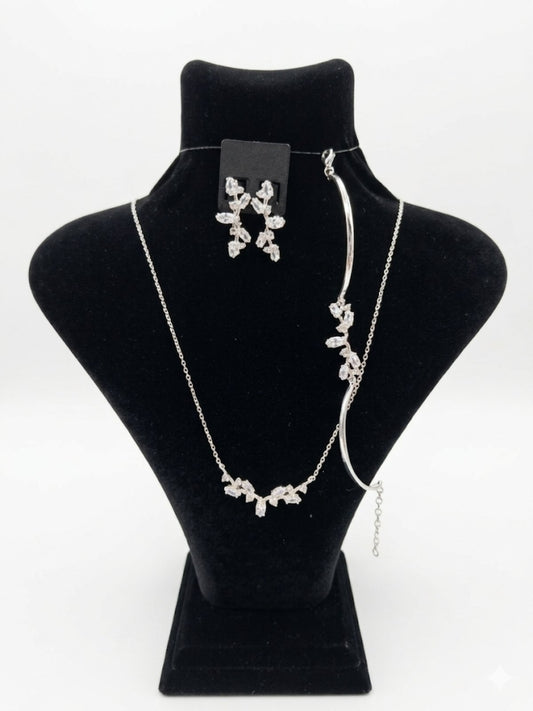 8000629 Сребърна бижутерия от България