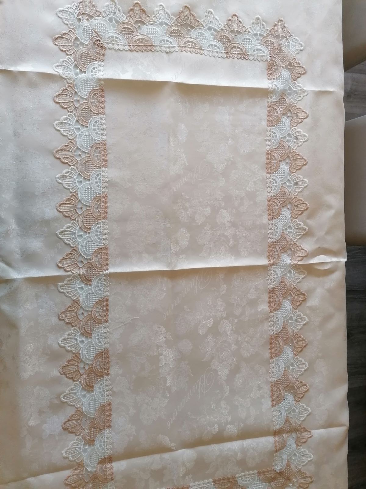 018 Луксозна покривка 180/320 Покривки за маса.