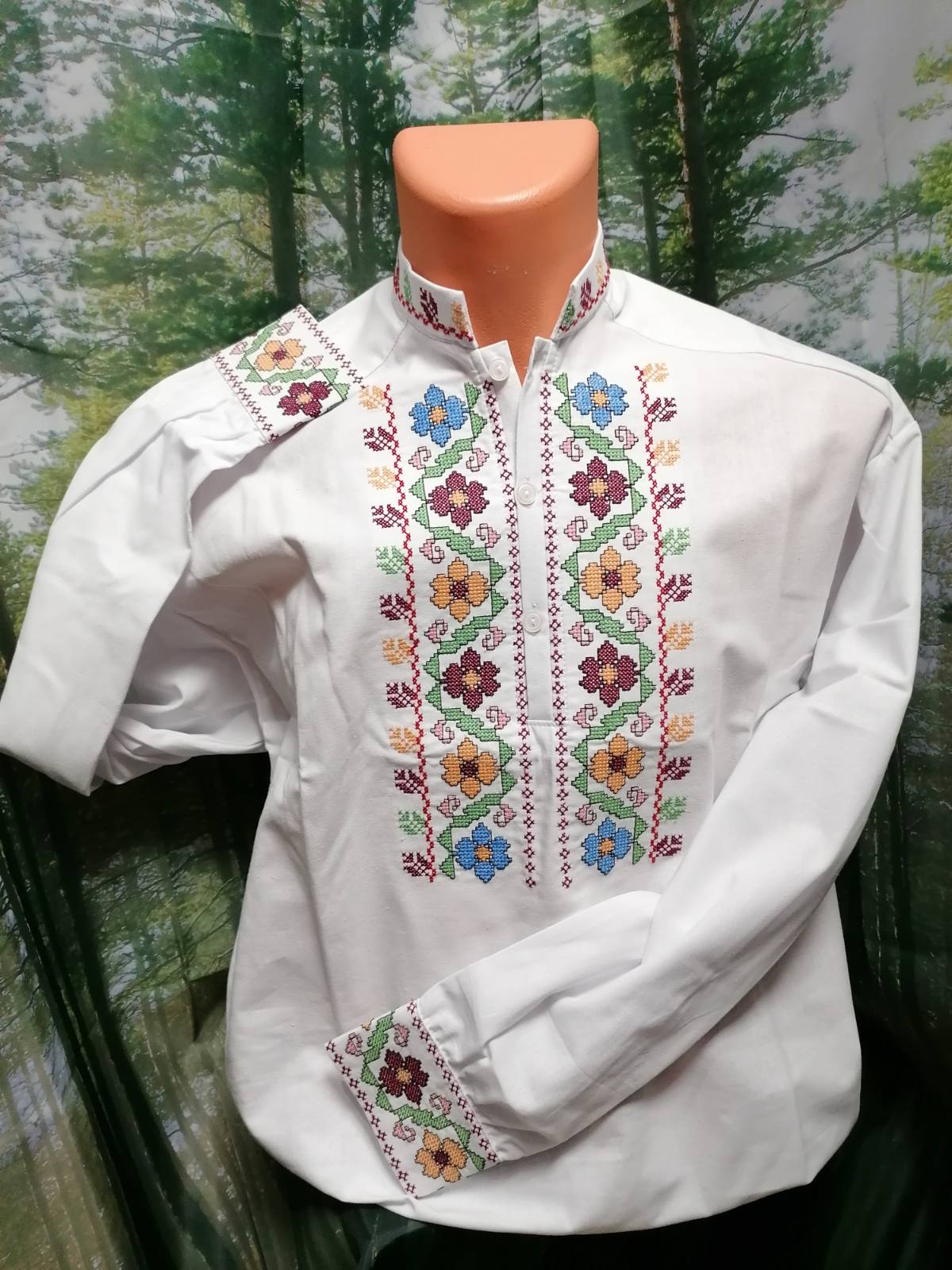 24033 Бяла мъжка бродирана риза