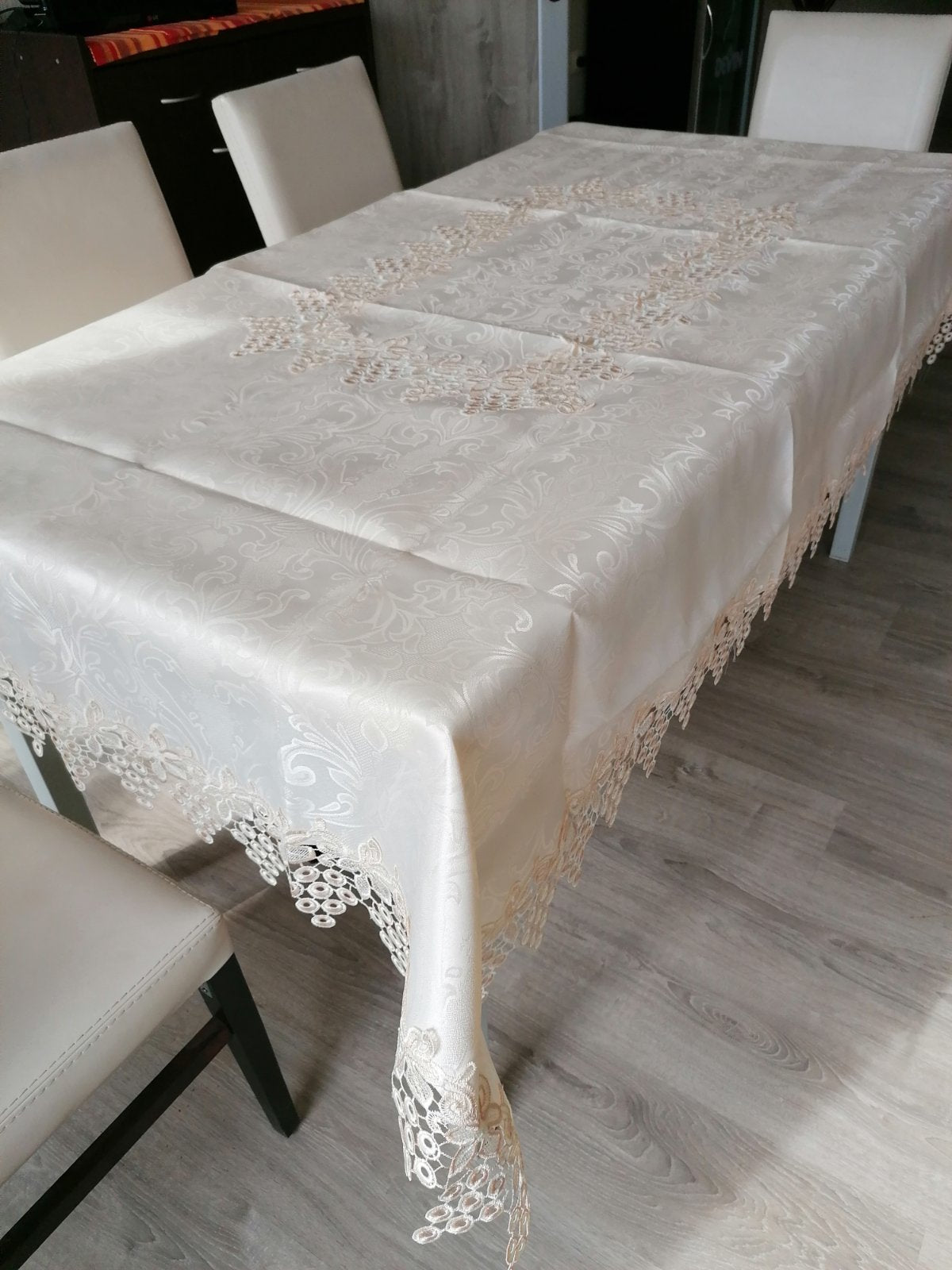 013 Луксозна покривка 150/220. Покривки за маса.