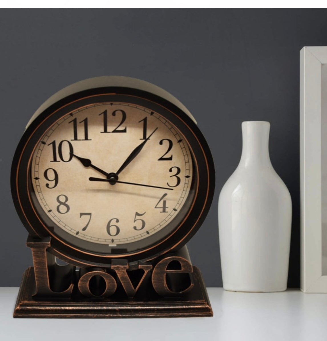 72031375 B Настолен часовник - Любов