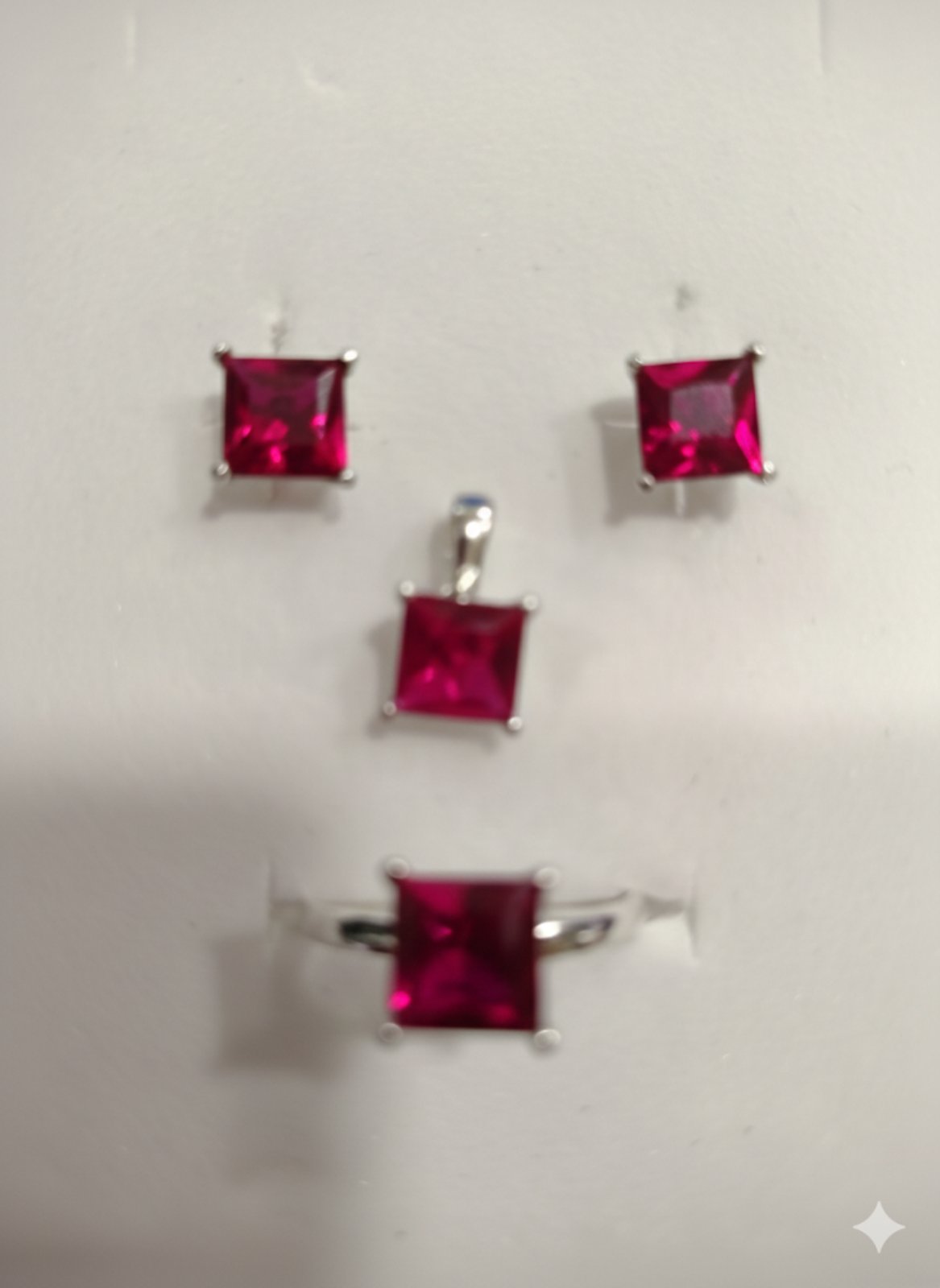 K 2088 /491 Сребърни бижута с камък рубин. Сребро и рубин