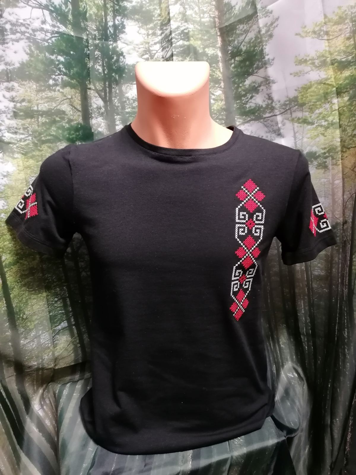 Мъжка тениска с шевица „Сила“