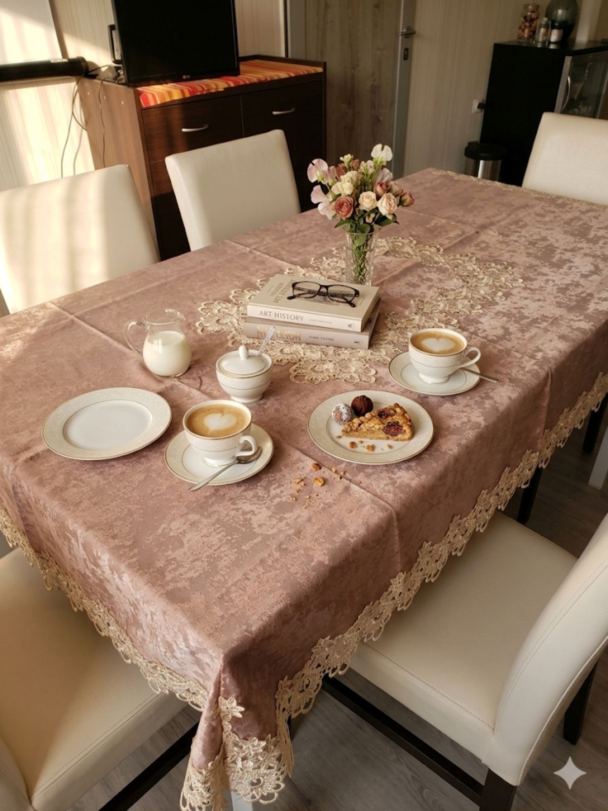 053 Луксозна покривка за маса 130/180 Празнична покривка за маса.