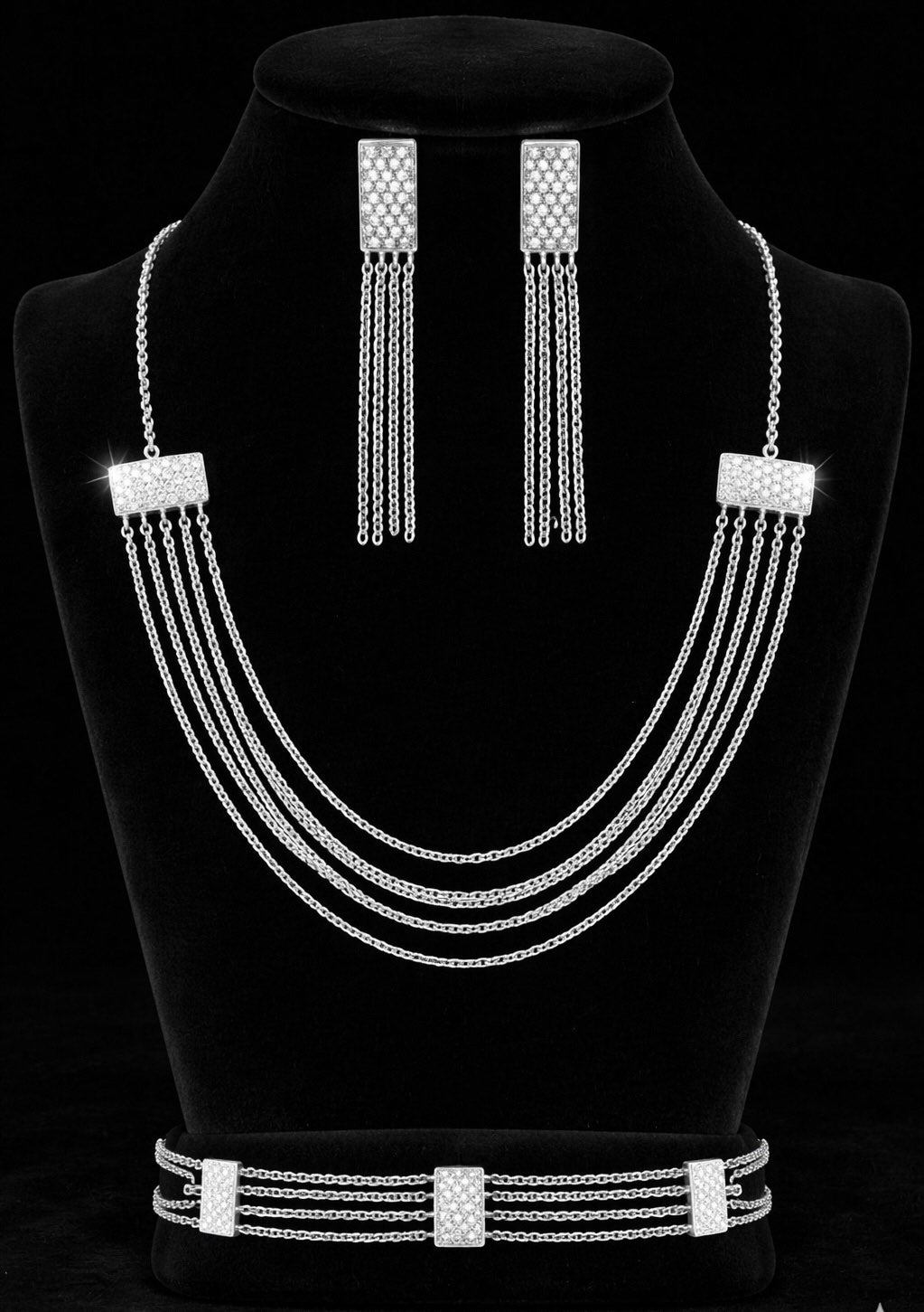 8000120 Сребърна бижутерия от България.