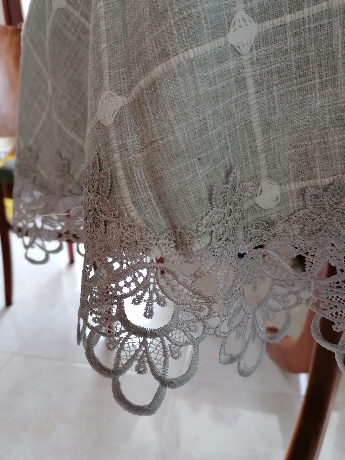 207 Луксозна покривка за маса 130/180 Цвят сив.