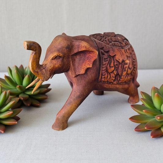 7101124  Слон - дърворезба Н16 см.