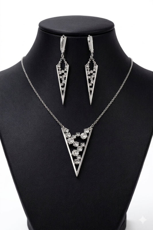 8000117 Сребърна бижутерия от България