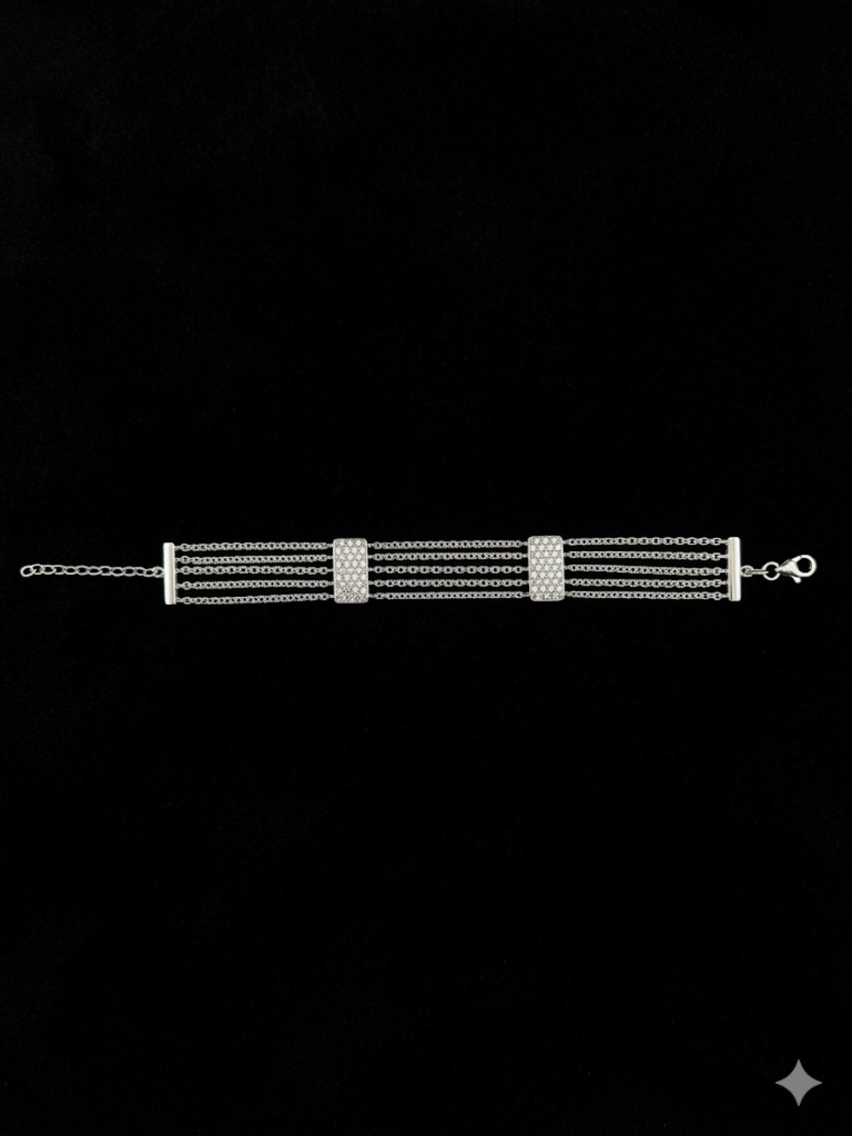 8000120 Сребърна бижутерия от България.