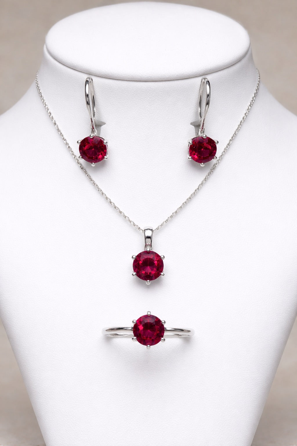 K 3055 /491  Сребърни бижута с камък рубин. Сребро и рубин