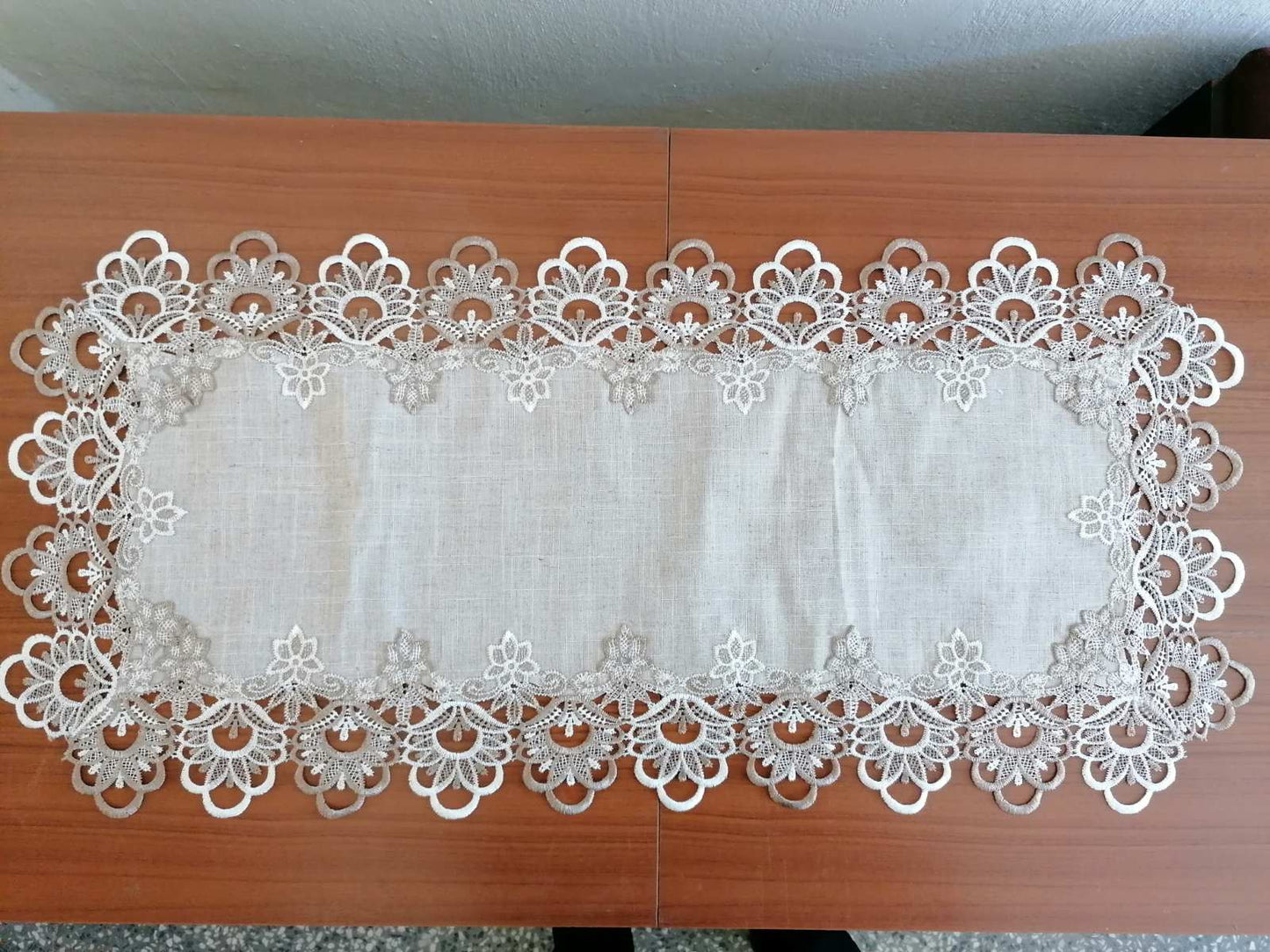 6384 Луксозна покривка- каре -тишлайфер за маса 40/85