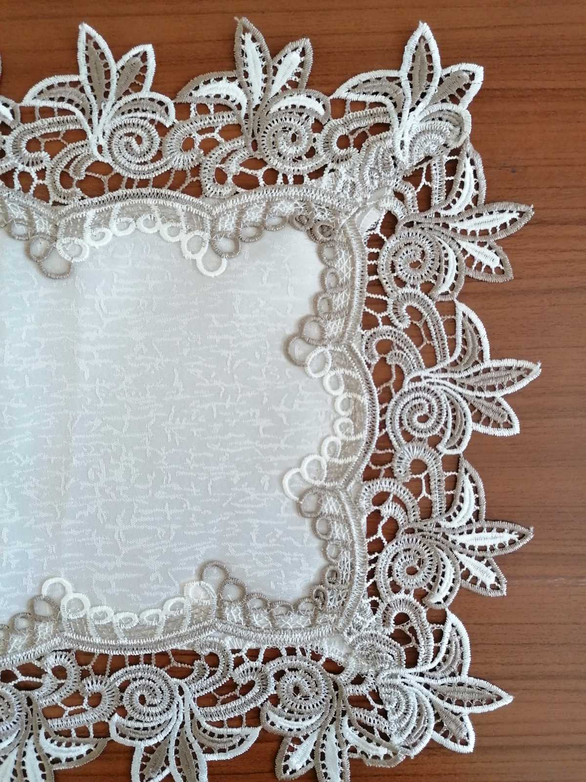 8343 Луксозна покривка - каре - тишлайфер за маса 40/80