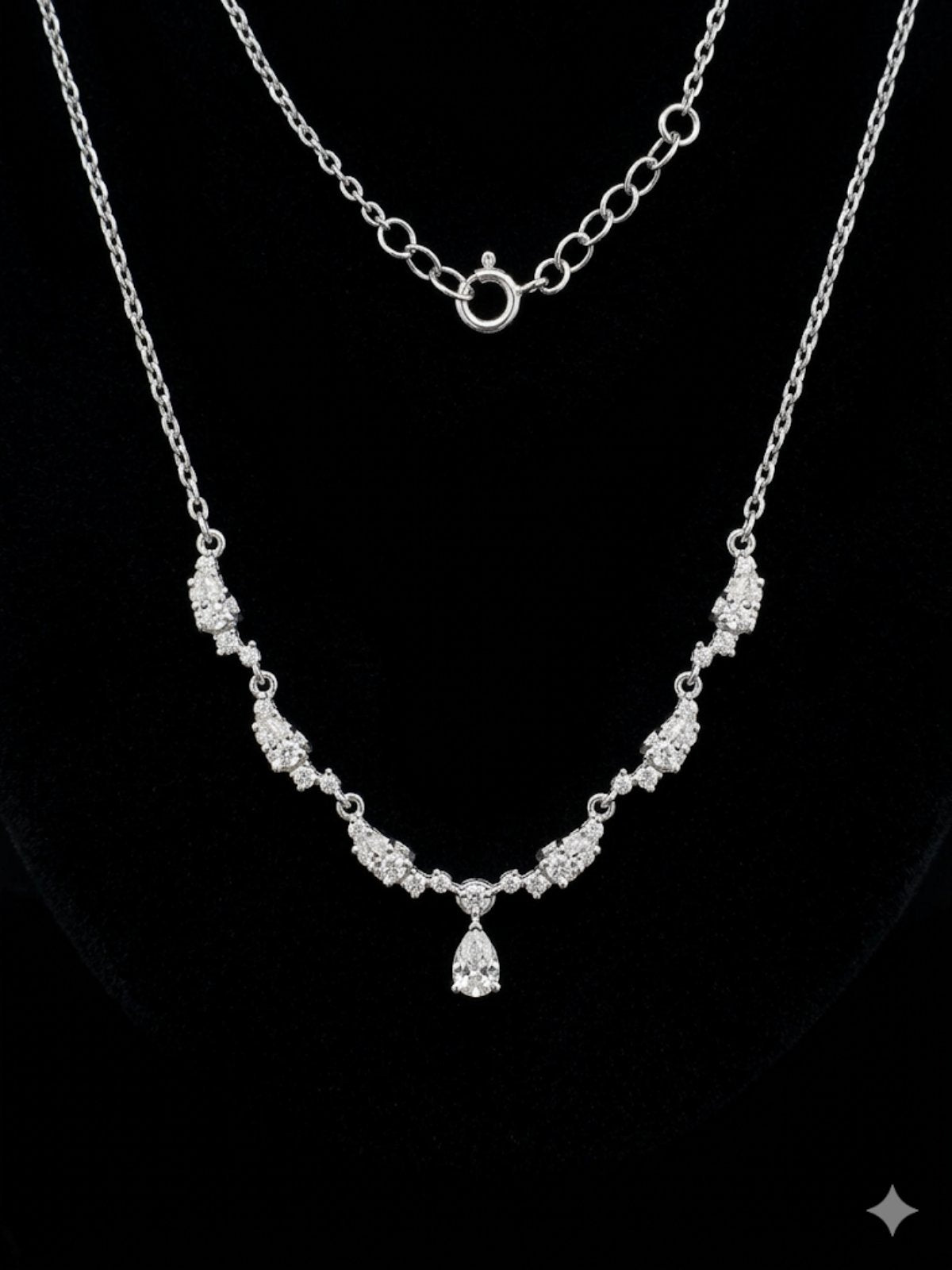 8000611 Сребърна бижутерия от България