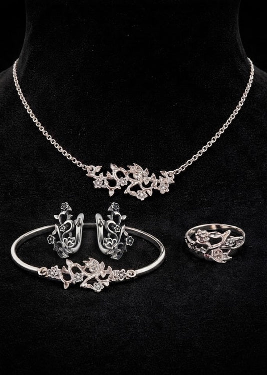 8000627 Сребърна бижутерия от България