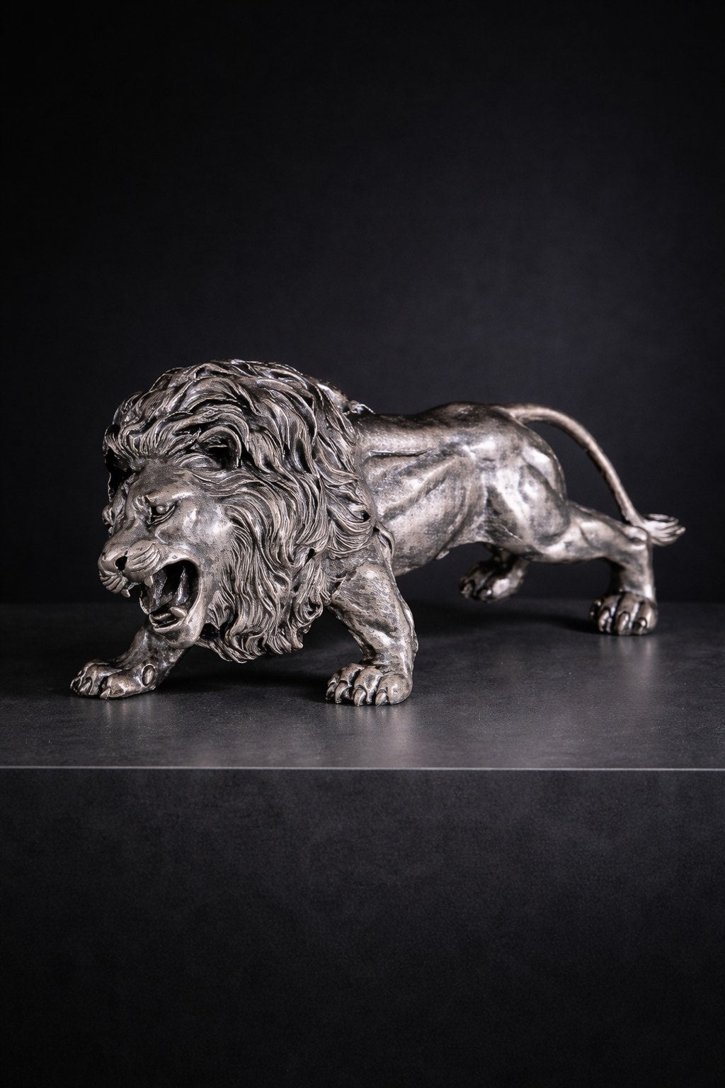 81035809 ЛЪВ -Декоративна статуетка - Лъвска ярост