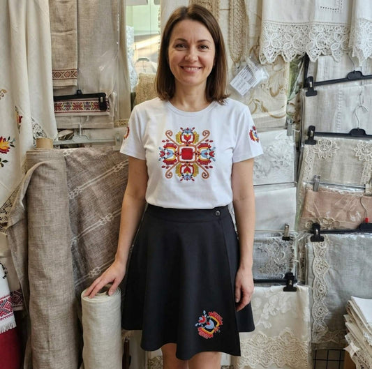 Пола прегърни ме за народни танци. Пола за репетиция с бродирана шевица.